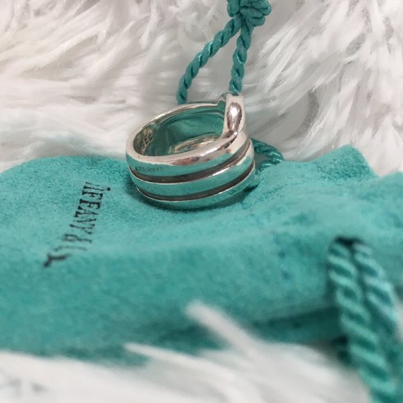 Retired Tiffany & Co. Atlas Ring - Size 5.5 - Picture 3 of 6